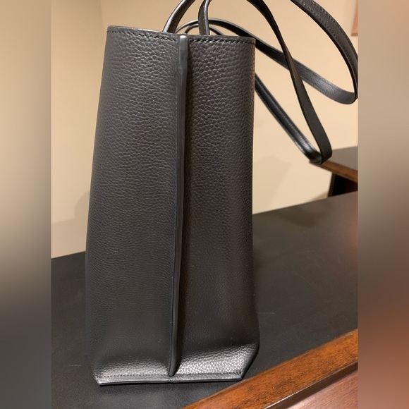 Coach Willow Tote 13.5’’L X10.75’’H X 5.5’’ Deep, handle 11’’ - Picture 4 of 12